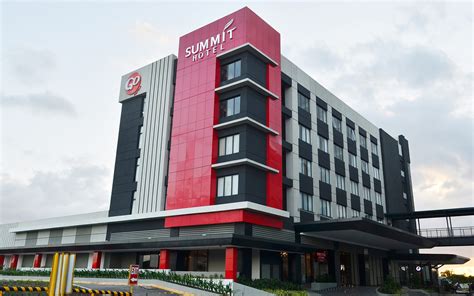 summit hotel