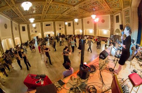 swingin at the savoy PDF