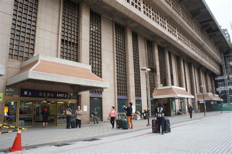 taipei main station east gate 3