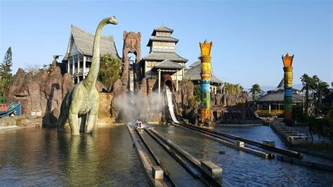 taiwan's disneyland leofoo village theme park