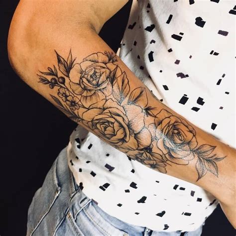 tatuagem de flor no braço masculino significado