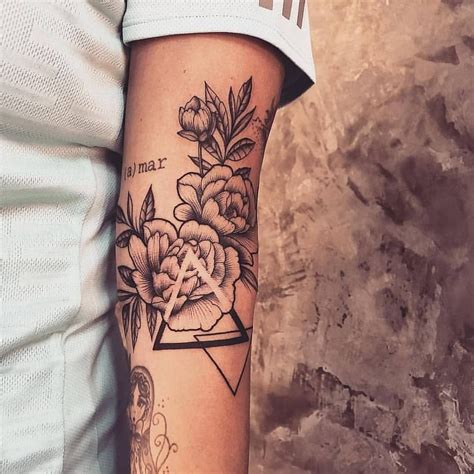 tatuagens no braço femininas delicadas