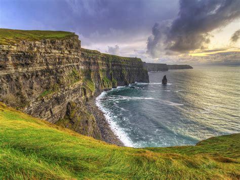 the beauty of ireland Reader