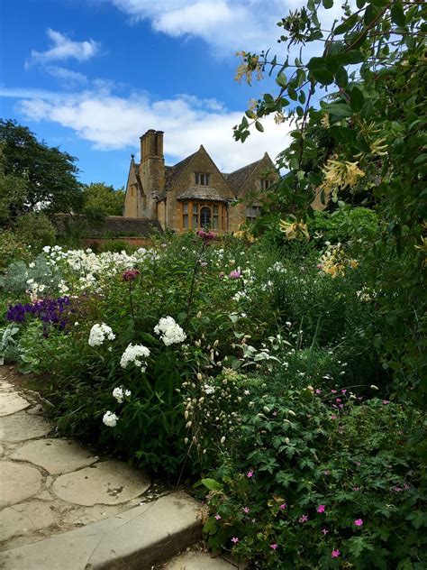 the garden at hidcote Doc