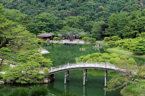 the gardens of japan Reader