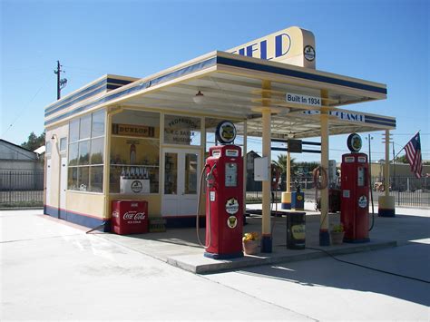 the gas station in america the gas station in america Doc