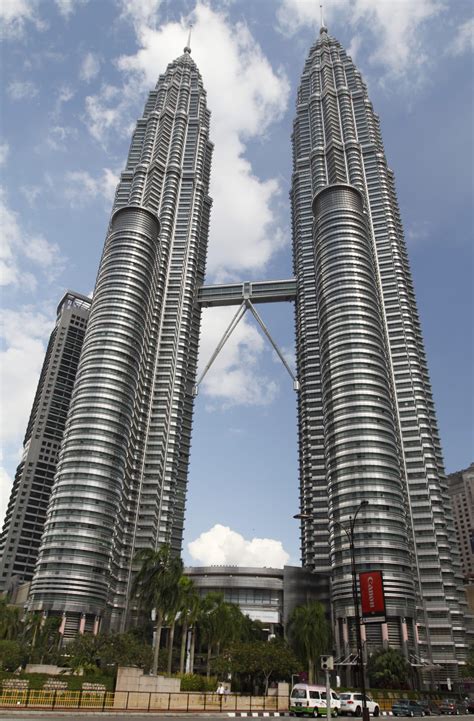 the petronas twin towers worlds tallest buildings reading power record breaking structures PDF