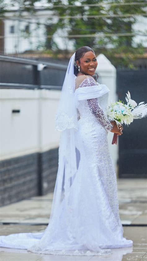 the right wedding gown kimani romance Reader