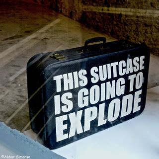 the suitcase is going to explode Epub