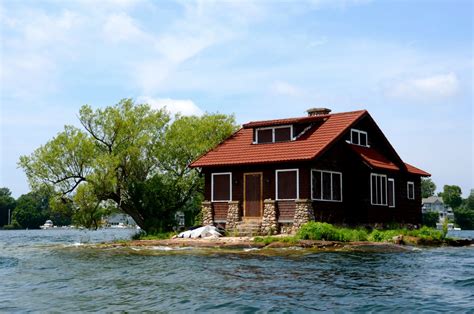the summer cottage retreats of the 1000 islands Reader