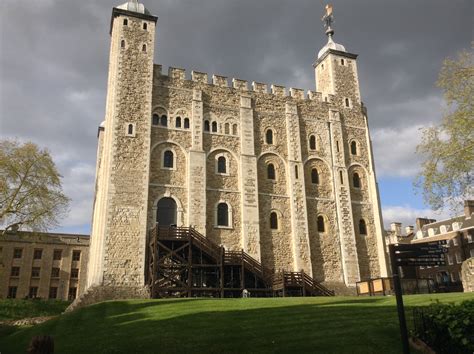 the tower of london a 2000 year history landmarks in history PDF