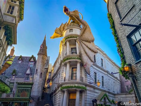 theme park insider visits the wizarding world of harry potter Reader