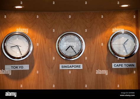 time difference between singapore and tokyo