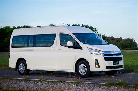 toyota hiace commuter