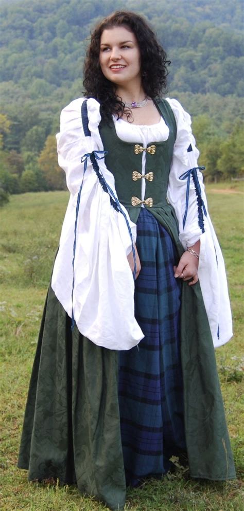 traditional irish dress