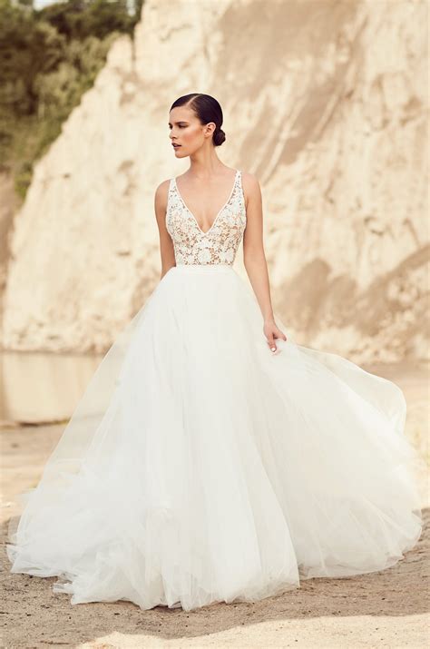 tulle wedding dress