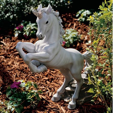 unicorn statue