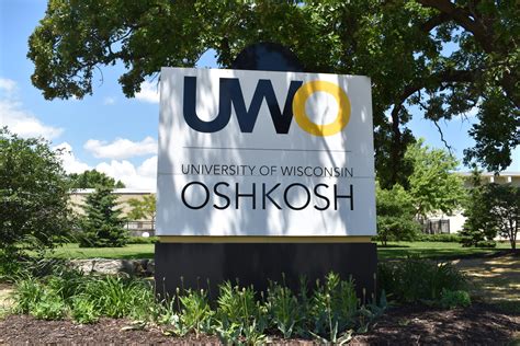 uw oshkosh cost