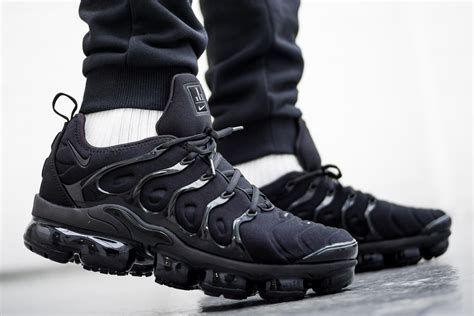 vapormax plus black