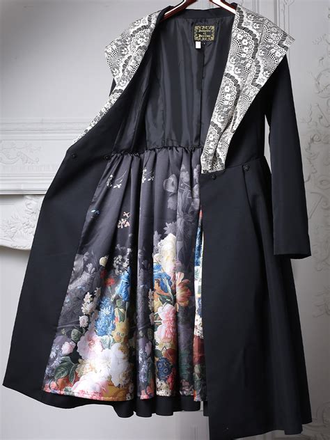 vase coat