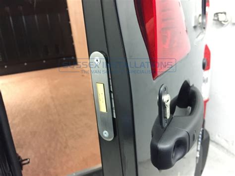 vauxhall automatic window close on deadlock Doc