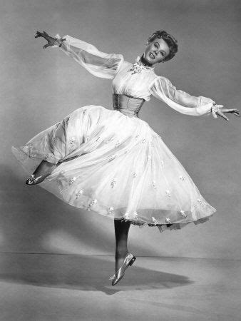 vera ellen waist size