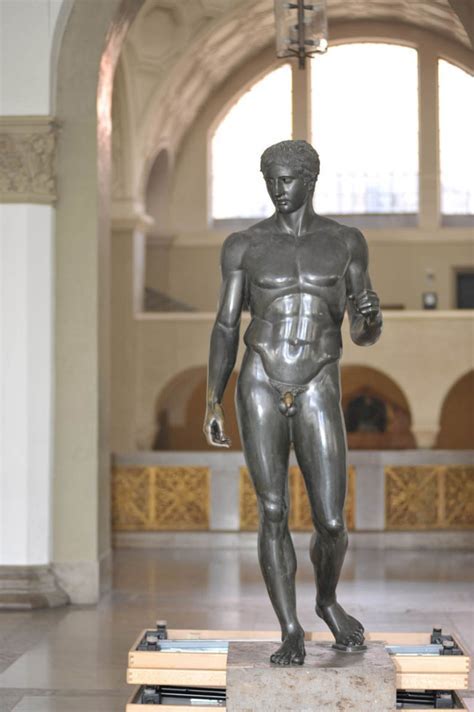 was the augutus based off the doryphoros