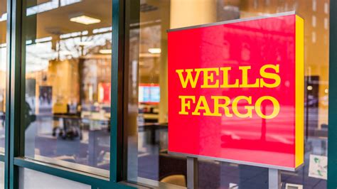 wells fargo near me now open