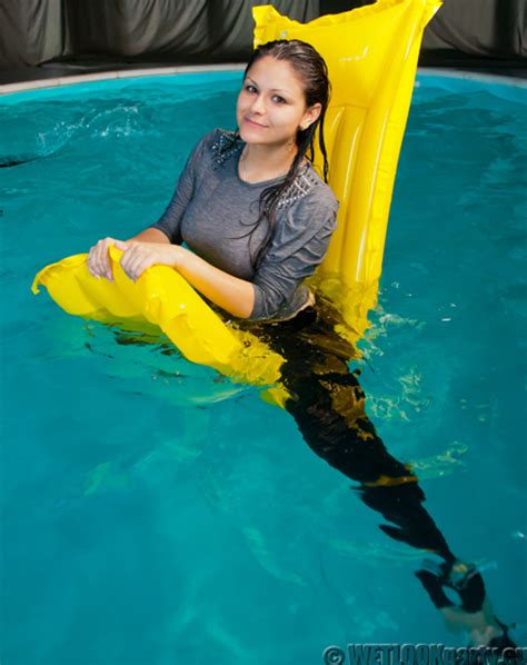 wet shirt for swimming