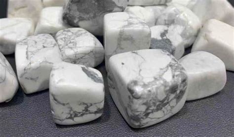 what is howlite good for