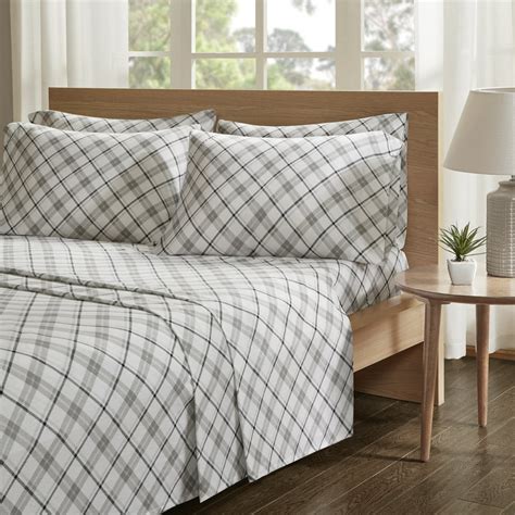 what material are flannel bed sheets made out of