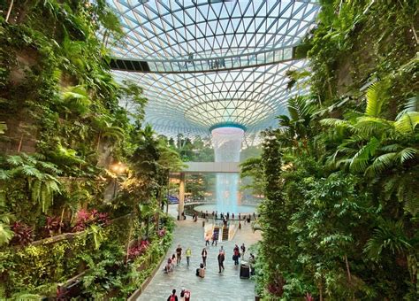 what to see in jewel changi airport