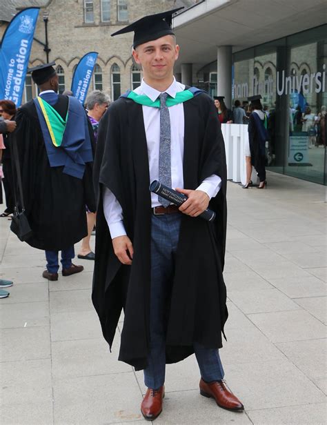 what to wear to graduation male