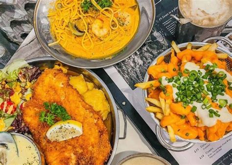 where to eat supper in singapore