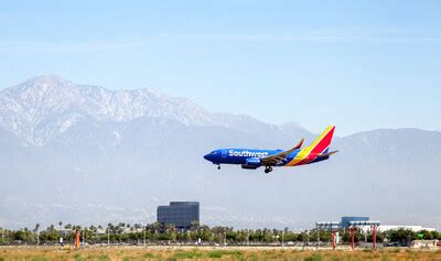 which airlines flies direct between reno and ontario california