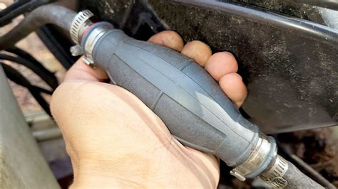 which way to insert fuel primer bulb