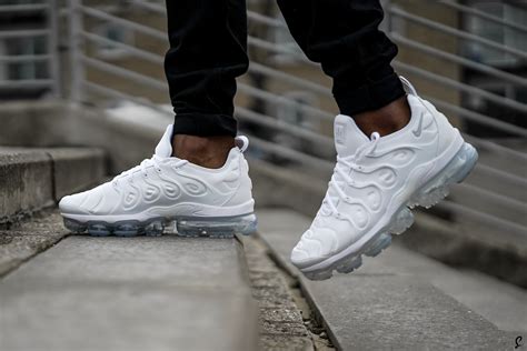 white vapor max