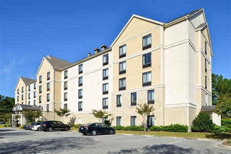 wilmington hotels near uncw