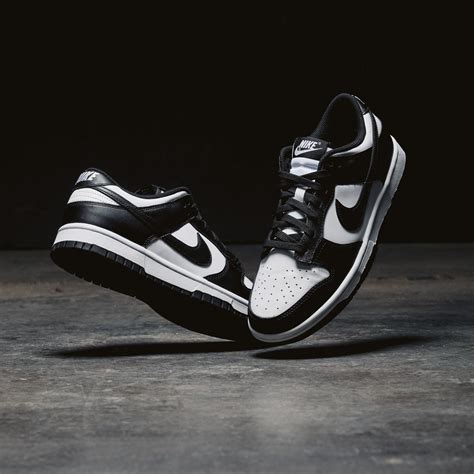 women's black and white dunks