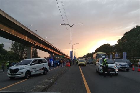 www kecelakan di tol cikampek hari kamis Epub