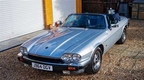 xjs v12 manual conversion Epub