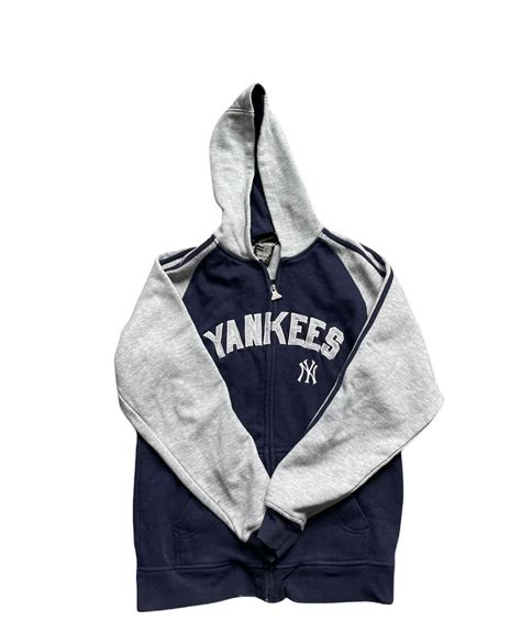 yankees zip up sweatshirt