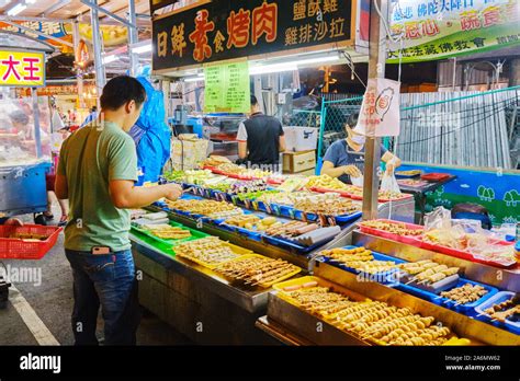 zhongxiao night market